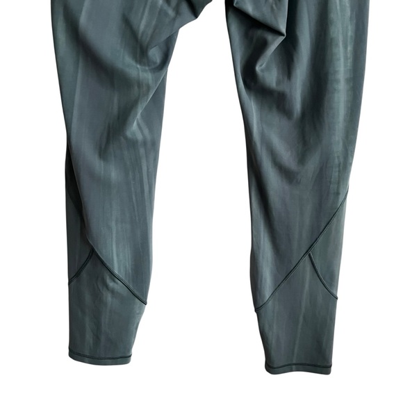 Lululemon In Movement Tight 25” Everlux Linear Spray Dye Size 12 - Picture 7 of 9